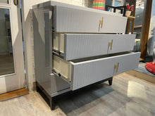 Load image into Gallery viewer, Modernist Chester