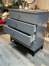 Load image into Gallery viewer, Modernist Chester